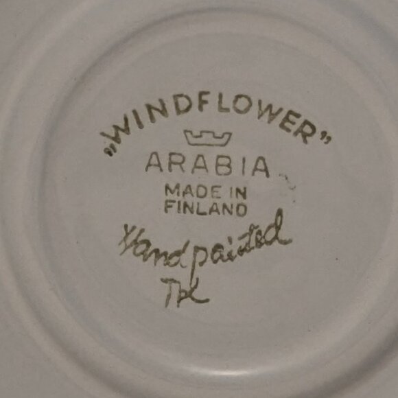 Vintage Handpainted Arabia Finland Windflower Teacup and Saucer with Flaw - Picture 7 of 13